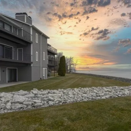 Buy this 1 bed condo on Summit Beach Drive in Algoma, WI 54201