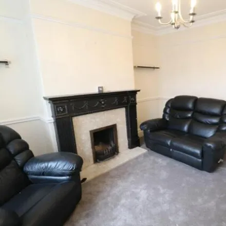 Image 2 - Perseverance Street, Pudsey, LS28 7PZ, United Kingdom - Townhouse for rent