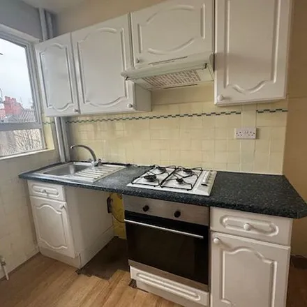 Rent this 2 bed apartment on Queen's Road in Bristol, BS8 1RT