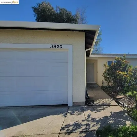 Rent this 3 bed house on 3920 Meadowbrook Circle in Pittsburg, CA 94565