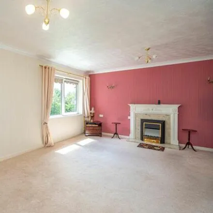 Image 3 - Beechwood Court, Tettenhall Wood, WV6 8PE, United Kingdom - Apartment for sale