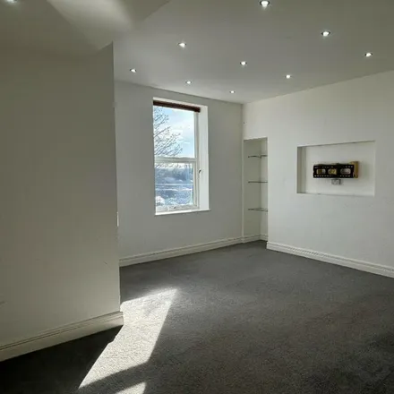 Image 1 - MacKinlay Place, Kilmarnock, KA1 3DN, United Kingdom - Apartment for rent