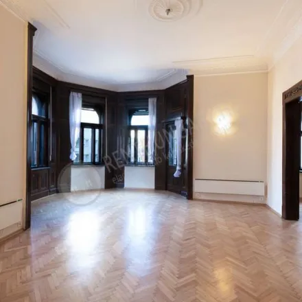 Rent this 3 bed apartment on The Million Roses in Budapest, Batthyány utca
