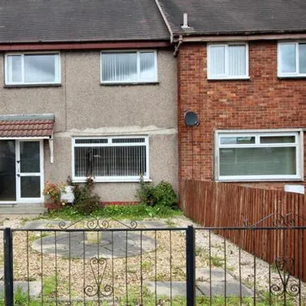 Buy this 3 bed townhouse on Paterson's Court in Broxburn, EH52 5HF