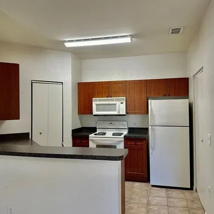 Image 2 - 2299 Portofino Place, Pinellas County, FL 34683, USA - Apartment for rent