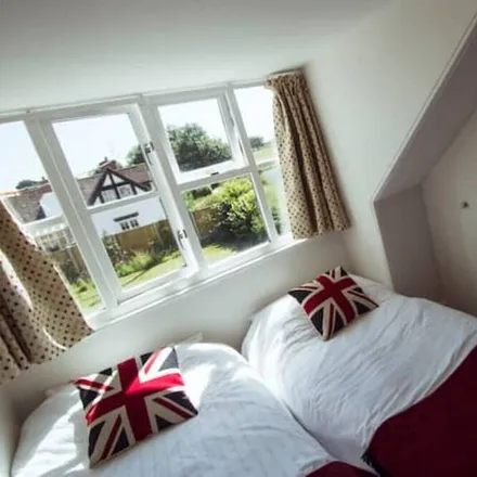 Rent this 3 bed townhouse on Montford in SY4 1AE, United Kingdom