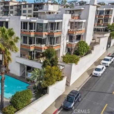 Buy this 1 bed condo on 2525 E 19th St Apt 24 in Signal Hill, California