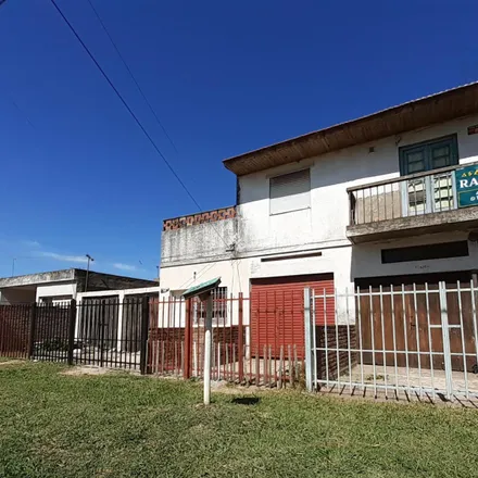Buy this studio house on Eva Duarte de Perón 904 in B1852 EMM Burzaco, Argentina