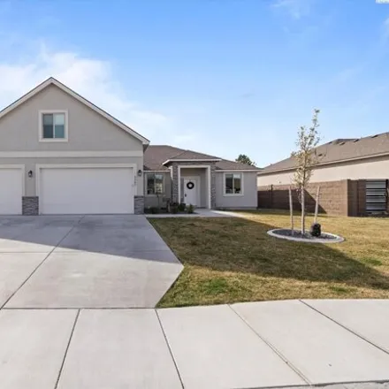 Buy this 4 bed house on Curtis Drive in West Richland, WA 99353