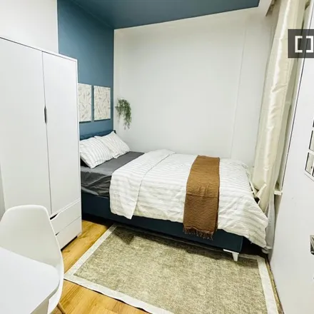 Rent this 6 bed room on Bike & Outdoor in Barbaros Bulvarı 63, 34022 Beşiktaş