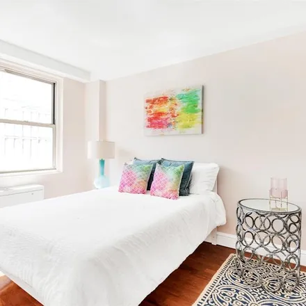 Image 4 - 520 EAST 72ND STREET 8K in New York - Apartment for sale