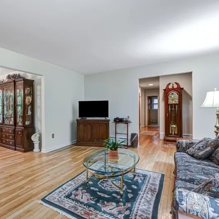 Image 7 - 990 Sunset Road, Riverview Manor, Piscataway Township, NJ 08854, USA - House for sale