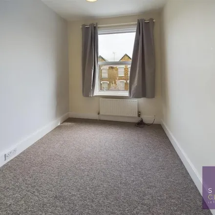 Image 6 - 100 Holly Park Road, London, N11 3HB, United Kingdom - Apartment for rent
