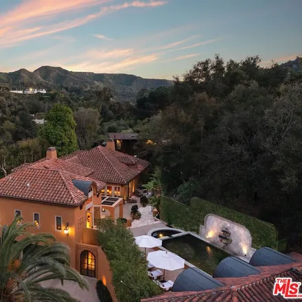 Image 4 - 2719 Benedict Canyon Drive, Beverly Hills, CA 90210, USA - House for sale