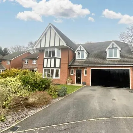 Buy this 5 bed house on Fleetwood Close in Redditch, B97 4NX
