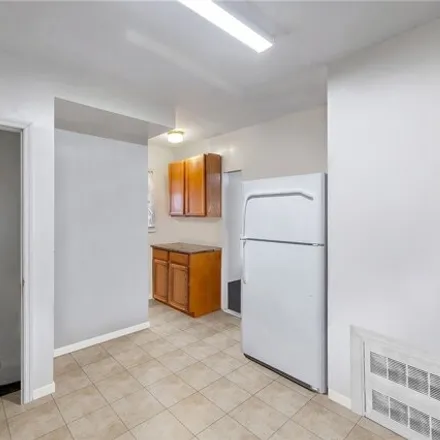 Image 7 - 130-27 116th Street, New York, NY 11420, USA - House for sale