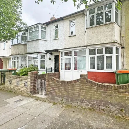 Rent this 3 bed townhouse on Varley Road in Custom House, London