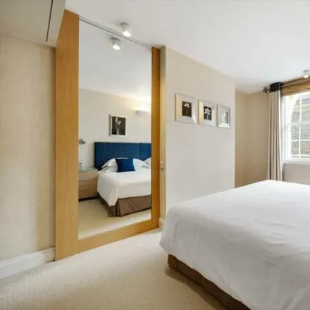 Image 7 - Carolina Wong, Castle Fine Art, 25-26 St. Christopher's Place, London, W1U 1NT, United Kingdom - Apartment for rent