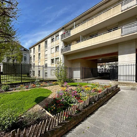 Image 2 - Place du Maréchal Leclerc, 78300 Poissy, France - Apartment for rent