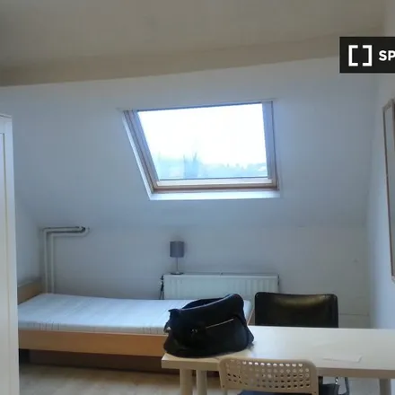 Rent this 3 bed room on Rue de la Procession - Processiestraat 24 in 1070 Anderlecht, Belgium