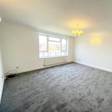 Image 3 - Salisbury Road, Leigh on Sea, SS9 2JZ, United Kingdom - Apartment for rent