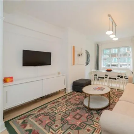 Rent this 2 bed room on 20 Kensington Square in London, W8 5HD