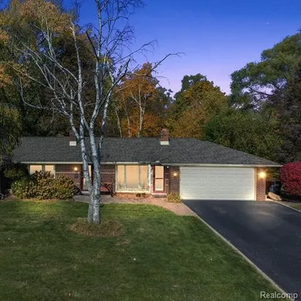 Buy this 3 bed house on 2888 Bolingbroke Drive in Troy, MI 48084