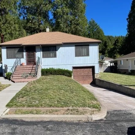 Buy this 3 bed house on 806 South Washington Drive in Mount Shasta, CA 96067