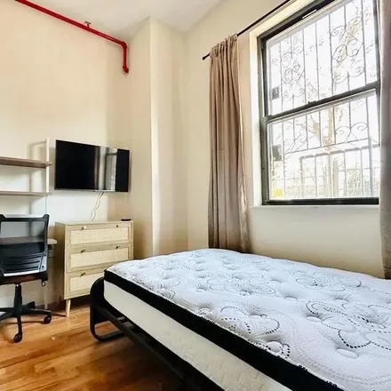 Image 4 - 195 Menahan St, Brooklyn, NY 11237, USA - Room for rent
