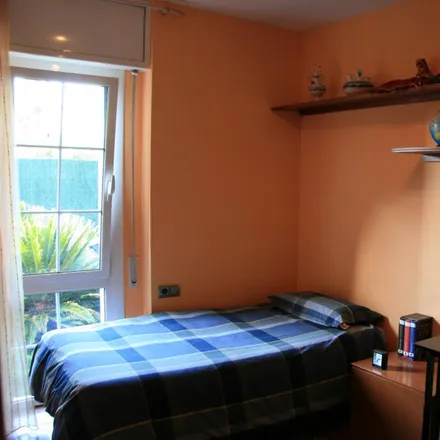 Rent this 4 bed room on Carrer de Pins in 08001 Barcelona, Spain