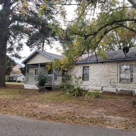 Buy this 4 bed house on 404 Washington Avenue in Hooks, Bowie County