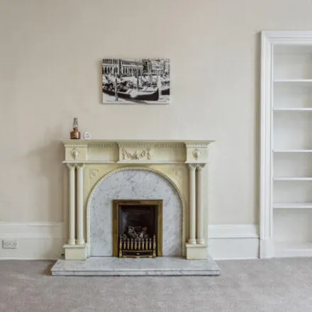 Image 6 - Holyrood Crescent, Queen's Cross, Glasgow, G20 6HJ, United Kingdom - Apartment for sale