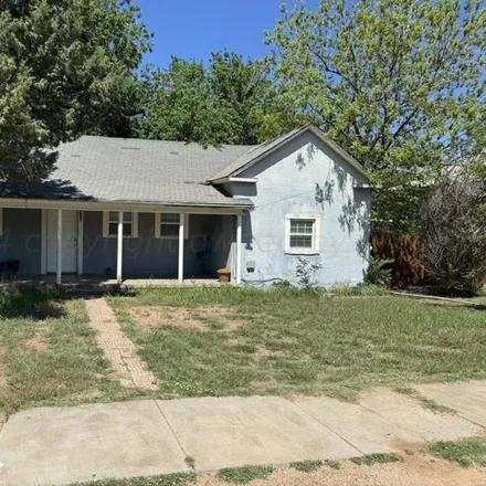 Buy this 3 bed house on 434 West 4th Street in Clarendon, TX 79226