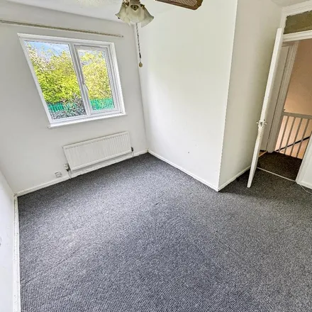 Image 9 - Starling Walk, London, TW12 3UX, United Kingdom - Townhouse for rent