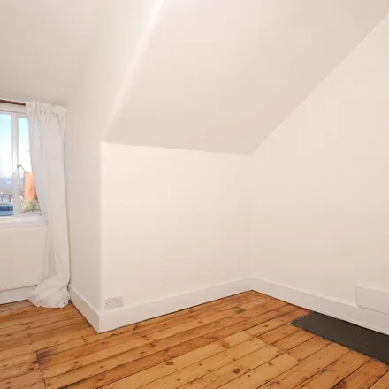 Image 5 - Hillfield Avenue, London, N8 7DH, United Kingdom - Apartment for rent