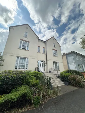 Rent this 2 bed apartment on Avenue Bowling Club in Avenue Road, Royal Leamington Spa