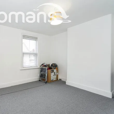 Image 4 - Radnor Street, Swindon, SN1 3QF, United Kingdom - Apartment for rent