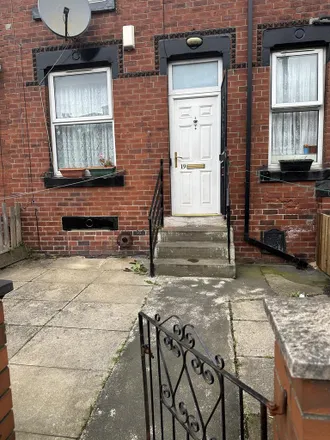 Rent this 2 bed townhouse on Ashton Place in Leeds, LS9 7AB
