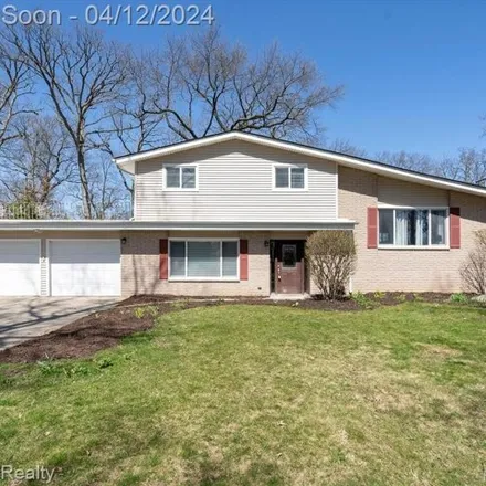 Buy this 3 bed house on 4022 Midland Road East in Waterford Township, MI 48329