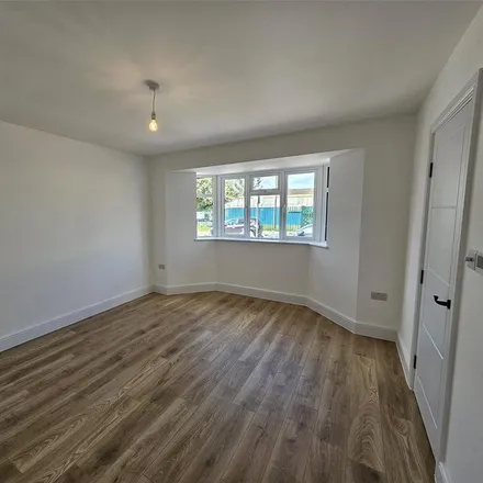 Rent this 3 bed house on Cleveland Road in Station Road, London