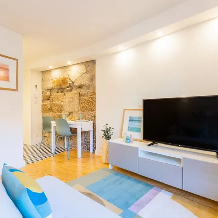 Rent this 1 bed apartment on Travessa do Carmo 50 in 4050-366 Porto, Portugal