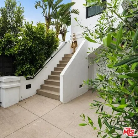 Image 2 - 8472 Oakwood Avenue, Los Angeles, CA 90048, USA - House for rent