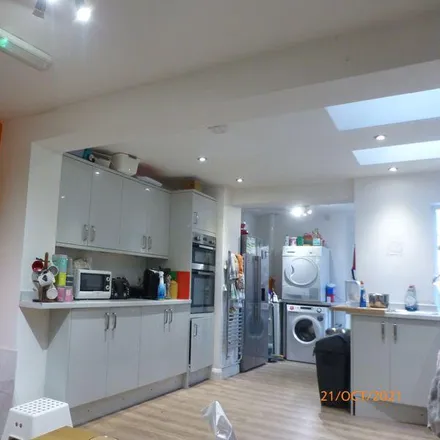 Rent this 6 bed townhouse on 45 Rookery Road in Selly Oak, B29 7DG