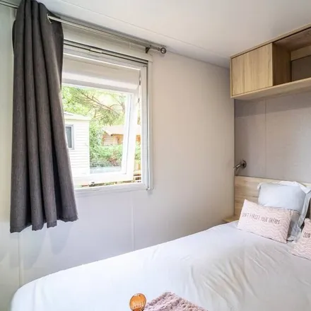 Rent this 3 bed house on Orpi in Avenue de la Corniche d'Azur, 83370 Fréjus