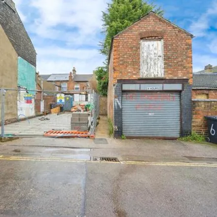 Image 9 - Battison Street, Bedford, MK40 1QU, United Kingdom - House for sale