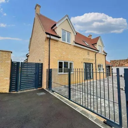Buy this 4 bed house on The Hill in Blunham, MK44 3NG