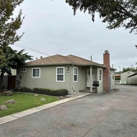 Buy this studio house on 20527 Wisteria Street in Castro Valley, CA 94546