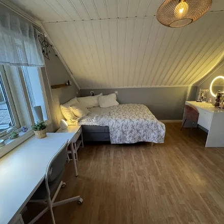 Rent this 6 bed apartment on Fjärilsvägen in 184 38 Åkersberga, Sweden
