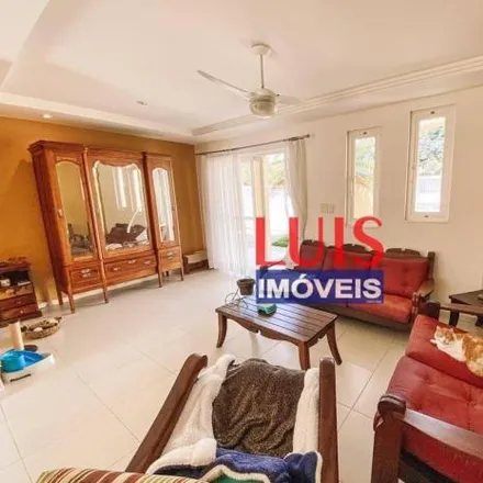 Buy this 4 bed house on Rua do Academico in Piratininga, Niterói - RJ