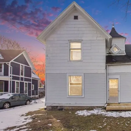 Buy this studio house on 239 Hollister Avenue Southeast in Grand Rapids, MI 49506